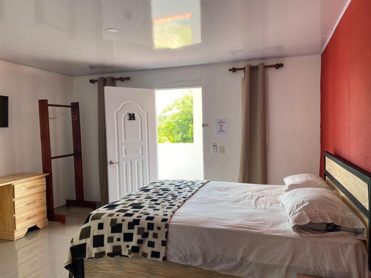 Piscalonga Hotel San Lorenzo de Guayubin Екстериор снимка